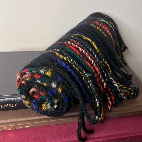 The Irish Woolen Mills 100% Wool Plaid Scarf with Fringe - Picture 4 of 7